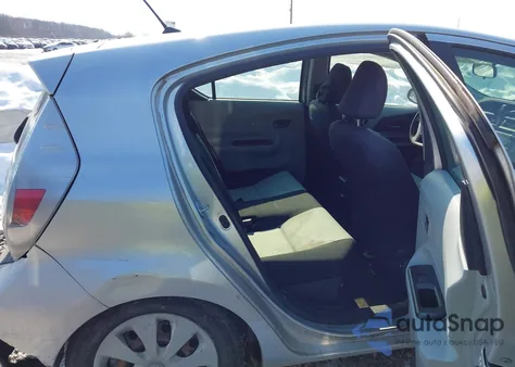 2013 Toyota Prius C Two из США, поврежденный, VIN JTDKDTB31D1053571